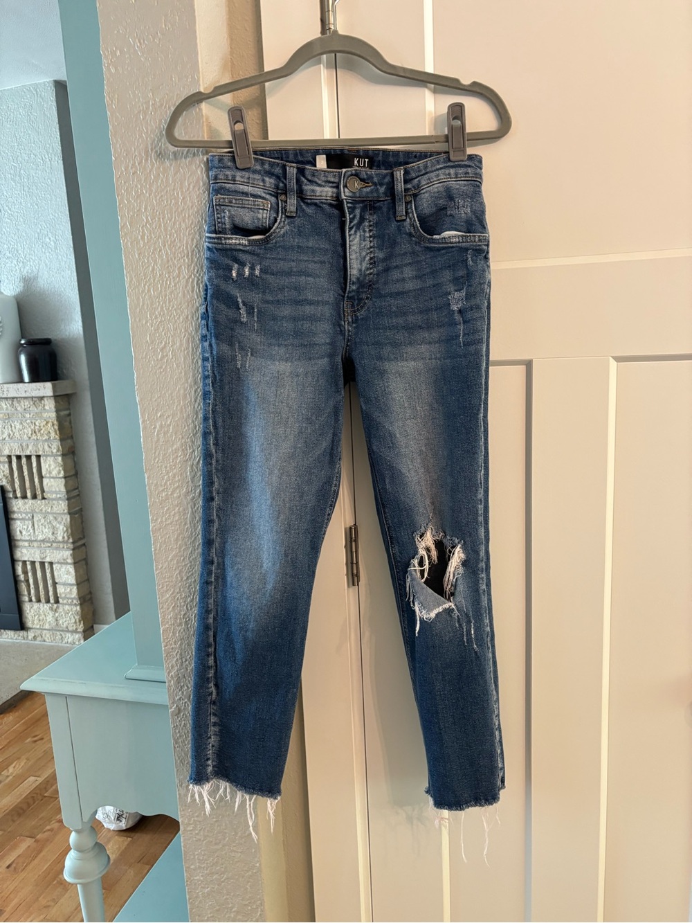 Kut from the Kloth Medium Blue Distressed Cropped Jeans
